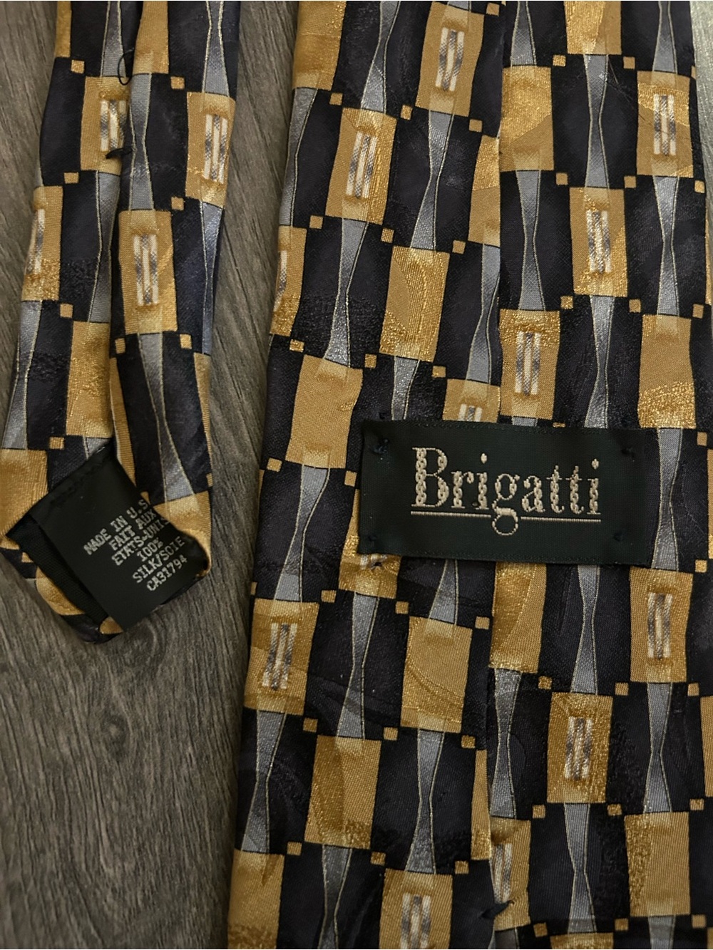 Brigatti Geometric Silk Tie in Gold and Black